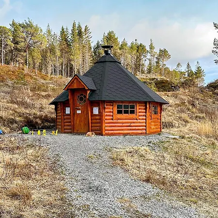 4 Person In Lysoysundet *