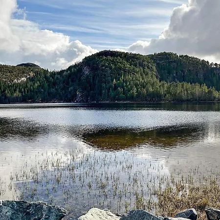 4 Person In Lysoysundet *